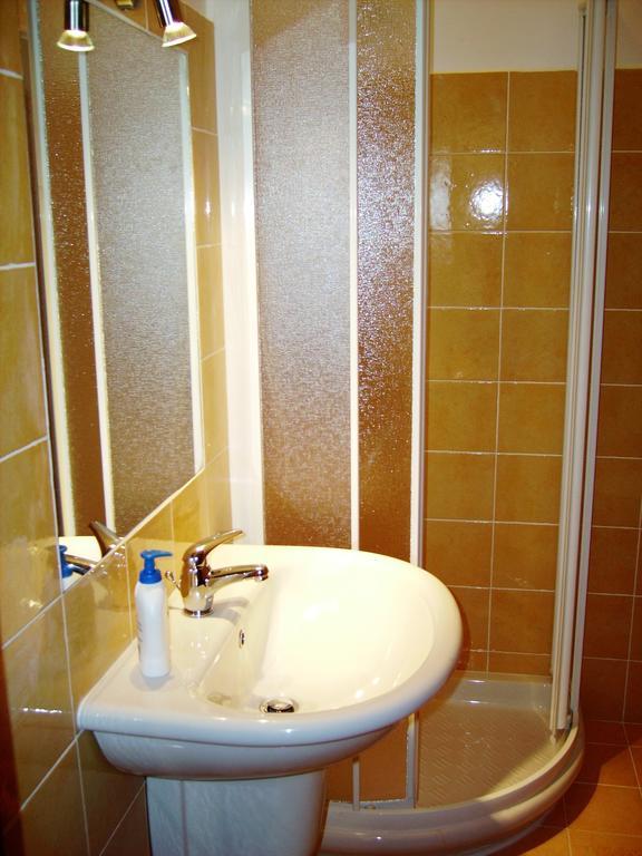 ラ・マッダレーナ Residenza Via Roma 3ヴィラ エクステリア 写真